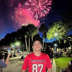 Meet your Posher, Jeysson